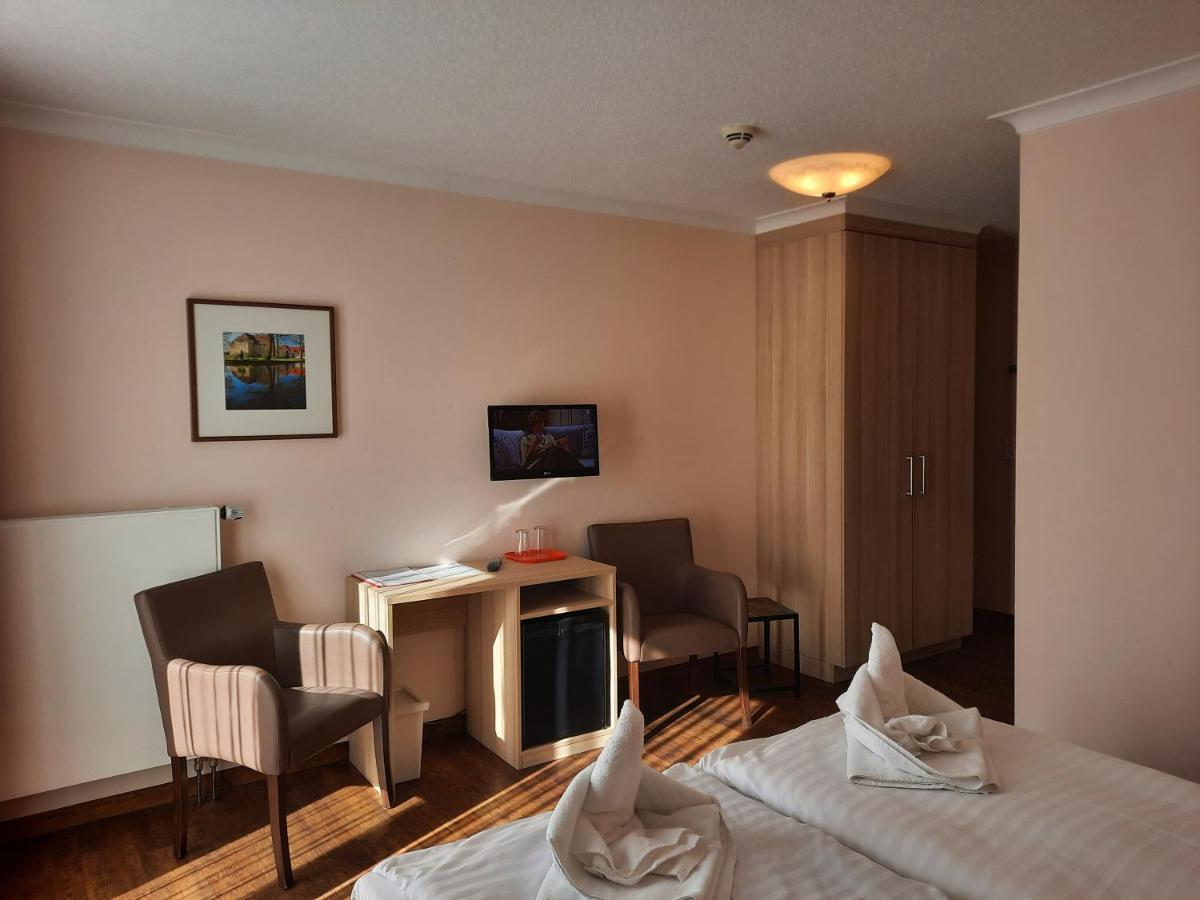 Hotel Karl'S Burg Kölpinsee エクステリア 写真