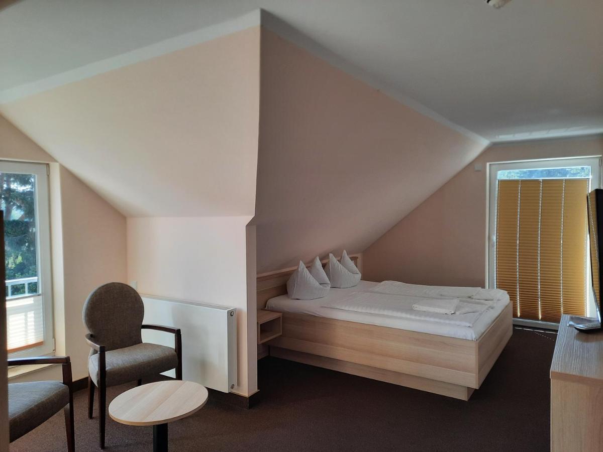 Hotel Karl'S Burg Kölpinsee エクステリア 写真