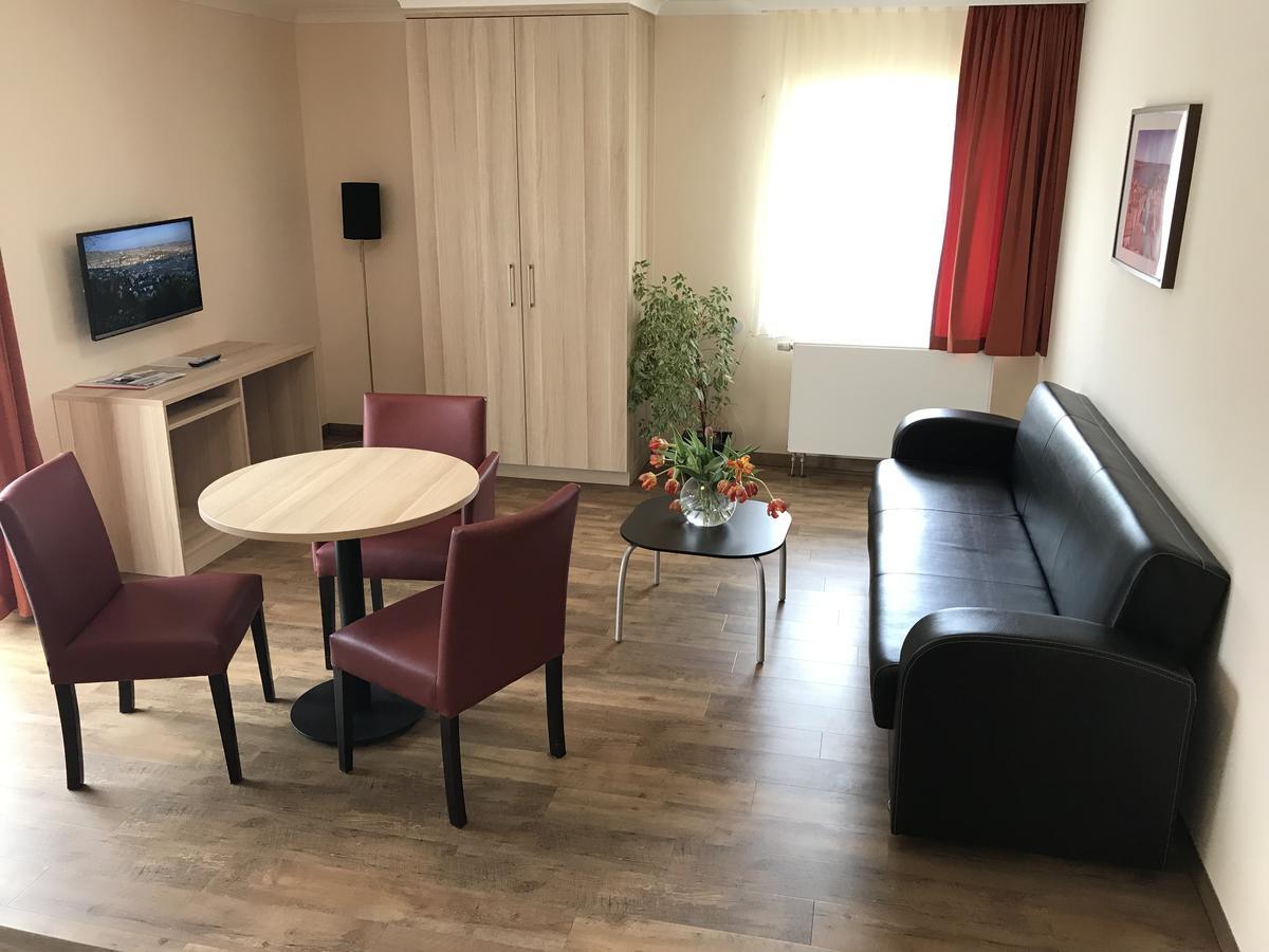 Hotel Karl'S Burg Kölpinsee エクステリア 写真